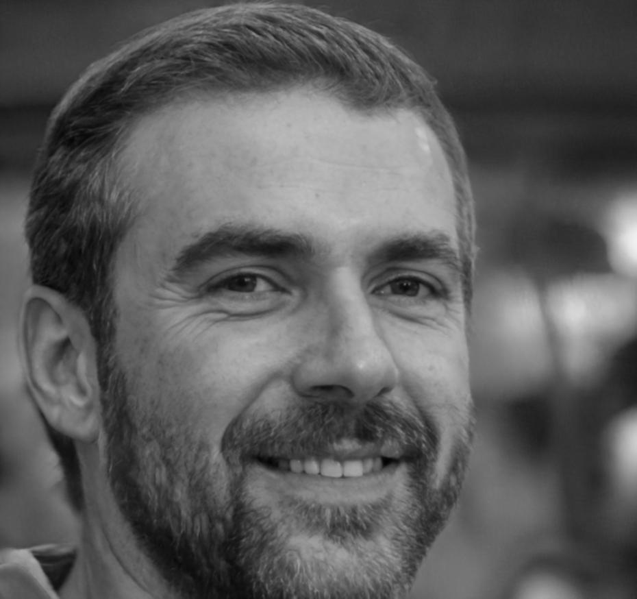 Instructor especializado en análisis financiero